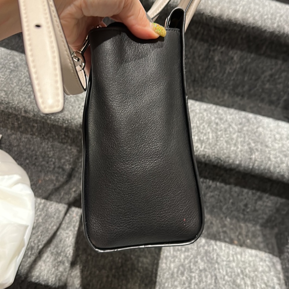 Leather Riley Coach tote bag. - Picture 7 of 17